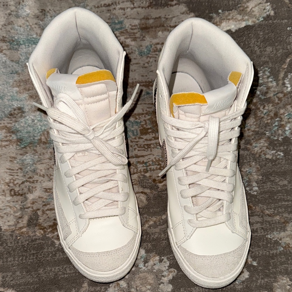 Nike Blazer Mid ‘77  Womens Snake-Print Swoosh and Yellow Tongue Tab - Picture 9 of 9